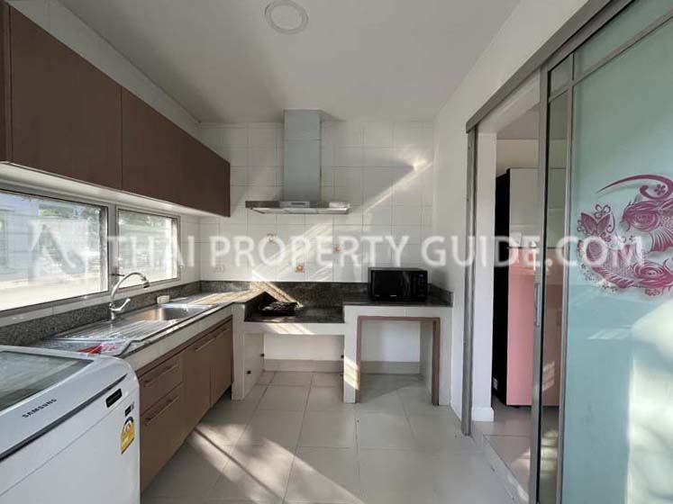 House with Shared Pool in Bangnatrad 